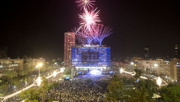 Fireworks are set off during celebrations for Israel's 70th Independence Day, at Rabin square in Tel Aviv, Israel - Sputnik International