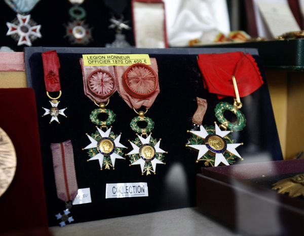19th century Legion of Honor medals are displayed for sale in a boutique of the Palais Royal in Paris, Tuesday Sept. 28, 2010. 19th century Legion of Honor medals are displayed for sale in a boutique of the Palais Royal in Paris, Tuesday Sept. 28, 2010. - Sputnik International