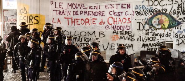 French anti-riot policemen stand together after breaking up a protest camp at the Tolbiac campus, part of the Sorbonne University, on April 20, 2018, in Paris French anti-riot policemen stand together after breaking up a protest camp at the Tolbiac campus, part of the Sorbonne University, on April 20, 2018, in Paris - Sputnik International