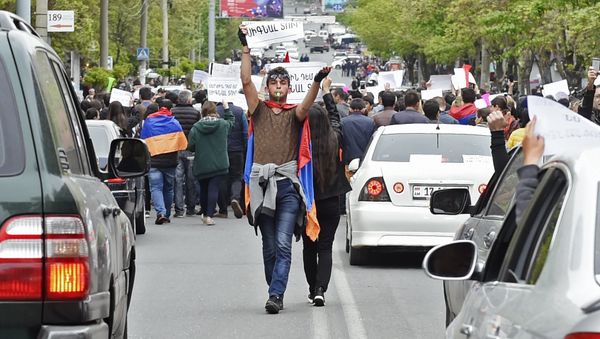 A participant in a protest rally against the election of former President Serzh Sargsyan as prime minister of Armenia in Yerevan - Sputnik International