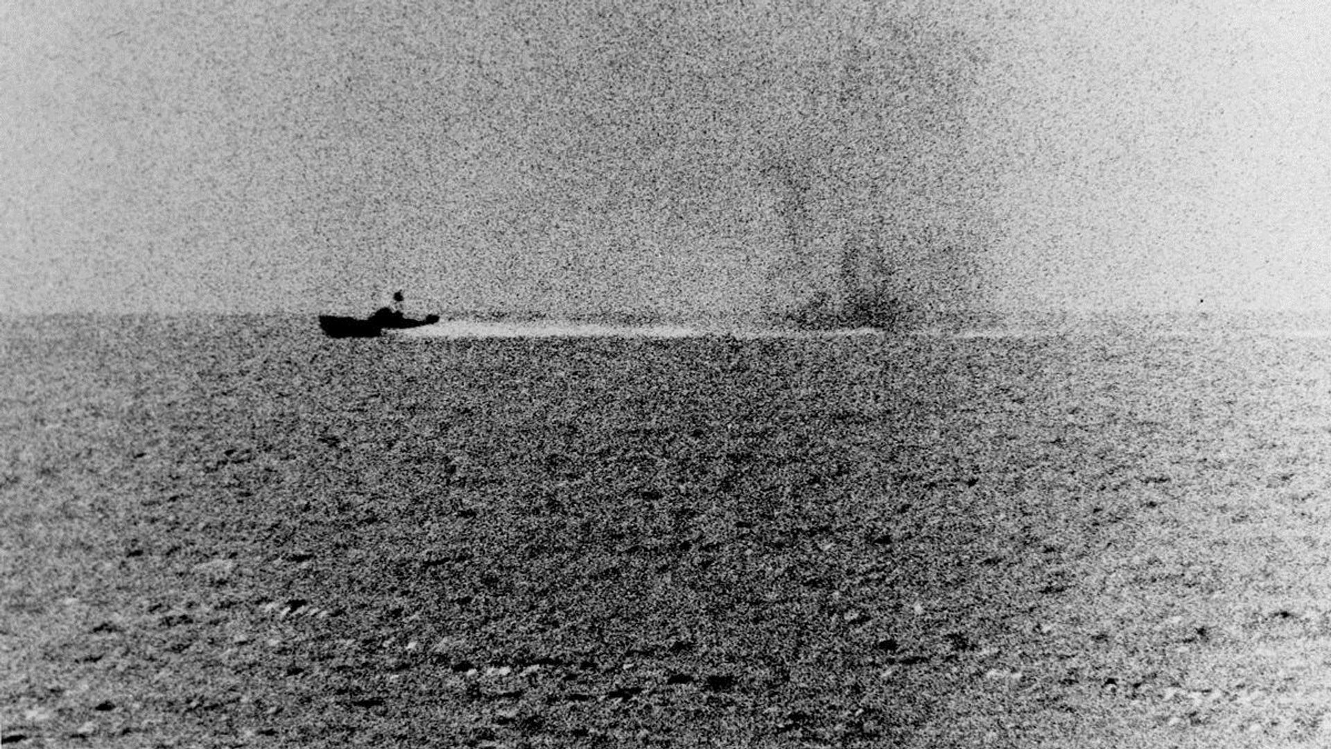 Photograph taken from the U.S. Navy destroyer USS Maddox (DD-731) during her engagement with three North Vietnamese motor torpedo boats in the Gulf of Tonkin, 2 August 1964. The view shows one of the boats racing by, with what appears to be smoke from Maddox' shells in its wake. Photograph taken from the U.S. Navy destroyer USS Maddox (DD-731) during her engagement with three North Vietnamese motor torpedo boats in the Gulf of Tonkin, 2 August 1964. The view shows one of the boats racing by, with what appears to be smoke from Maddox' shells in its wake. - Sputnik International, 1920, 02.08.2024