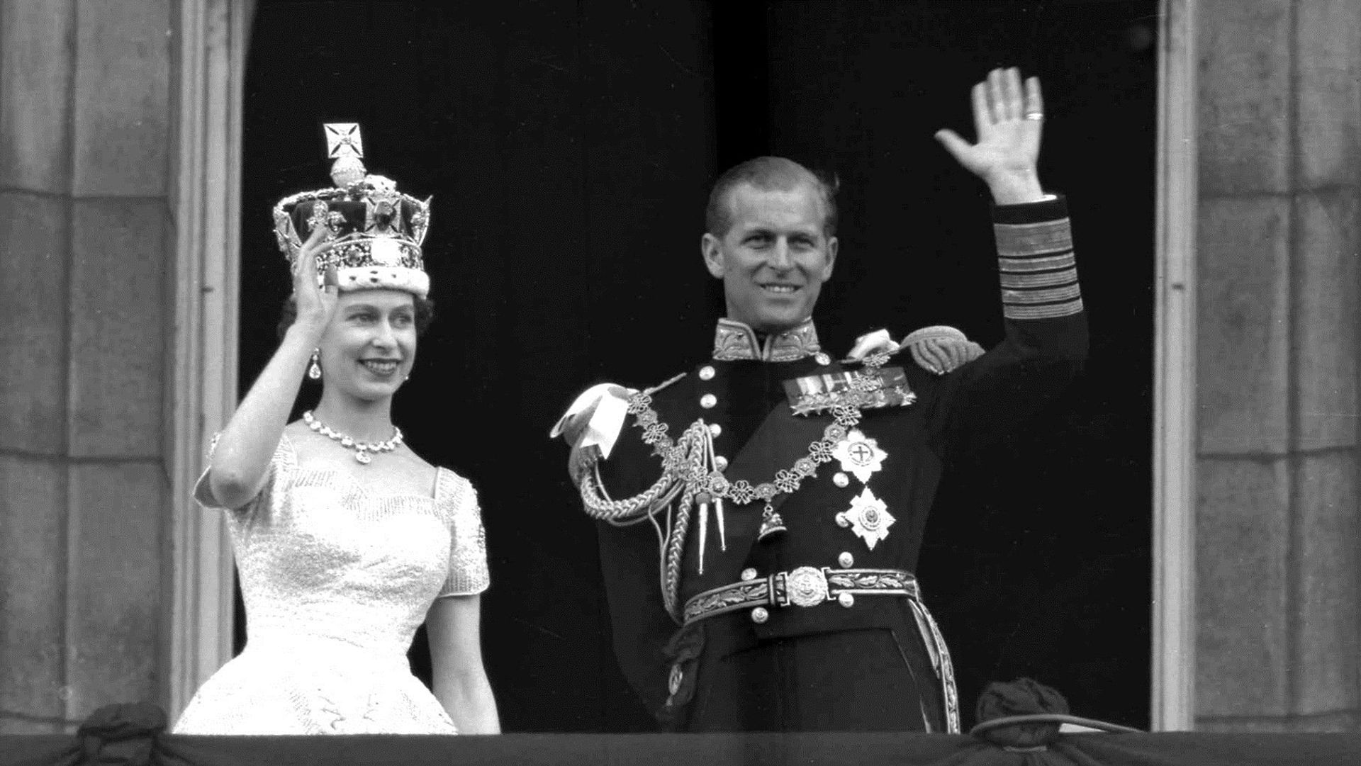 This is a 2 June 1953 file photo of Britain's Queen Elizabeth II and Prince Philip, Duke of Edinburgh, as they wave to supporters from the balcony at Buckingham Palace, following her coronation at Westminster Abbey in London. This is a 2 June 1953 file photo of Britain's Queen Elizabeth II and Prince Philip, Duke of Edinburgh, as they wave to supporters from the balcony at Buckingham Palace, following her coronation at Westminster Abbey in London. - Sputnik International, 1920, 10.02.2021