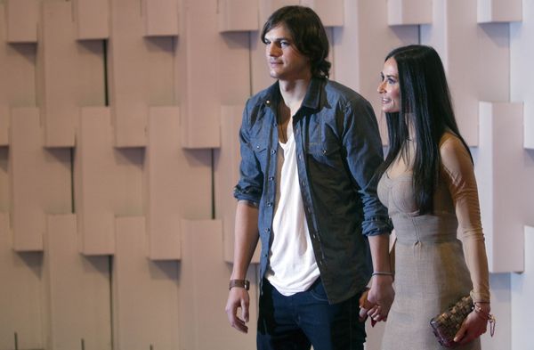 Actors Ashton Kutcher, left, and Demi Moore pose for pictures on the red carpet at the Sao Paulo Fashion Week in Sao Paulo, Brazil, Sunday Jan. 30, 2011 Actors Ashton Kutcher, left, and Demi Moore pose for pictures on the red carpet at the Sao Paulo Fashion Week in Sao Paulo, Brazil, Sunday Jan. 30, 2011 - Sputnik International