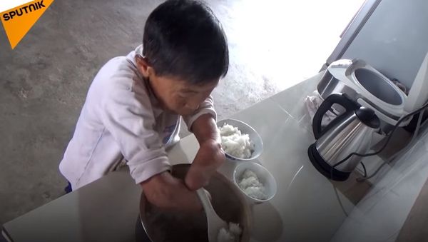 Disabled 75 y.o. Chinese woman cares for her centenarian mother - Sputnik International