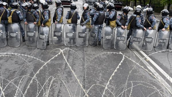 Police in the street in Yerevan. Opposition stages protests in the Armenian capital against former president Serzh Sargsyan's election as Prime Minister - Sputnik International