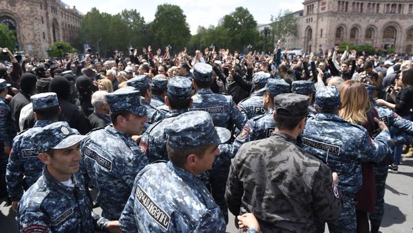 Police officers on Republic Square in Yerevan where opposition rallies take place - Sputnik International