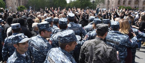 Police officers on Republic Square in Yerevan where opposition rallies take place Police officers on Republic Square in Yerevan where opposition rallies take place - Sputnik International