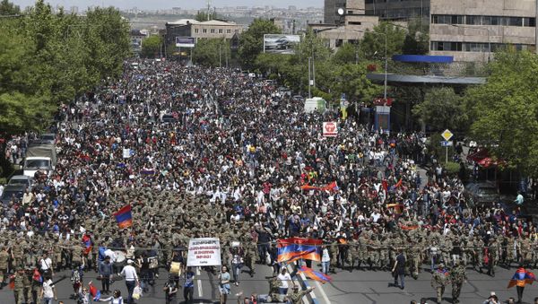 People march during a protest against the appointment of ex-president Serzh Sarksyan as the new prime minister in Yerevan, Armenia April 23, 2018 - Sputnik International