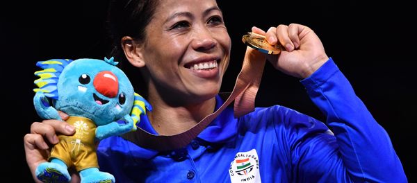 India's Mary Kom poses with her gold medal after beating Northern Ireland's Kristina O'Hara in their women's 45-48kg final boxing match during the 2018 Gold Coast Commonwealth Games at the Oxenford Studios venue on the Gold Coast on April 14, 2018 - Sputnik International
