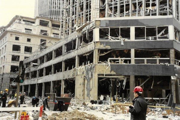 The bomb, hidden in a stolen tipper truck, devastated the Bishopsgate area of London - Sputnik International