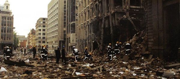 Firemen inspect the damage in Bishopsgate after the blast in April 1993 - Sputnik International