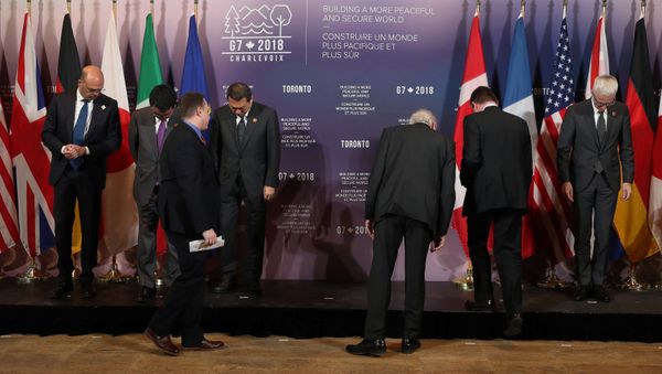 Security ministers and foreign ministers search for their name tags prior to a group photo on the second day of meetings for foreign ministers from G7 countries in Toronto, Ontario, Canada April 23, 2018 Security ministers and foreign ministers search for their name tags prior to a group photo on the second day of meetings for foreign ministers from G7 countries in Toronto, Ontario, Canada April 23, 2018 - Sputnik International