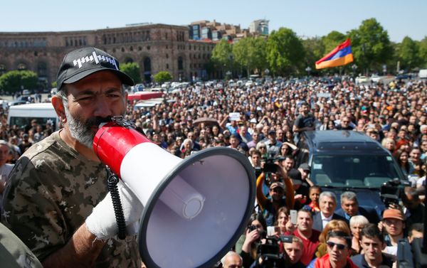 Armenian opposition leader Nikol Pashinyan addresses supporters during a rally in Yerevan, Armenia April 25, 2018 Armenian opposition leader Nikol Pashinyan addresses supporters during a rally in Yerevan, Armenia April 25, 2018 - Sputnik International