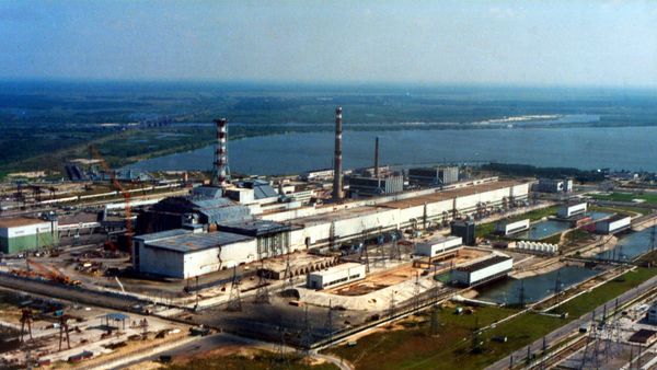 Вид с воздуха на Чернобыльскую АЭС, Украина, 2007 год Вид с воздуха на Чернобыльскую АЭС, Украина, 2007 год - Sputnik International