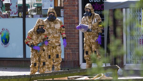 Military men cleaning the spots related to Skripal poisoning in Salisbury. Military men cleaning the spots related to Skripal poisoning in Salisbury. - Sputnik International