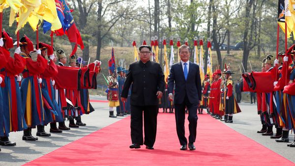 South Korean President Moon Jae-in walks with North Korean leader Kim Jong Un at the truce village of Panmunjom inside the demilitarized zone separating the two Koreas, South Korea, April 27, 2018 South Korean President Moon Jae-in walks with North Korean leader Kim Jong Un at the truce village of Panmunjom inside the demilitarized zone separating the two Koreas, South Korea, April 27, 2018 - Sputnik International