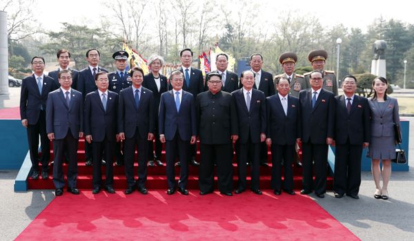 North Korea's Leader Kim Jong-un Meets South Korea's President Moon Jae-in North Korea's Leader Kim Jong-un Meets South Korea's President Moon Jae-in - Sputnik International