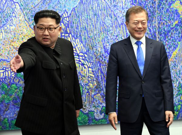 North Korea's Leader Kim Jong-un Meets South Korea's President Moon Jae-in North Korea's Leader Kim Jong-un Meets South Korea's President Moon Jae-in - Sputnik International