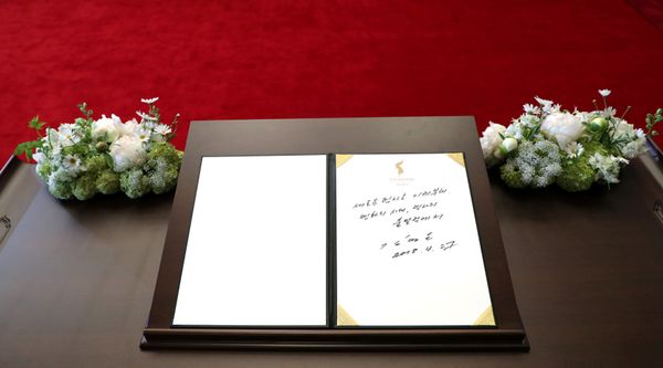 North Korea's Leader Kim Jong-un Meets South Korea's President Moon Jae-in North Korea's Leader Kim Jong-un Meets South Korea's President Moon Jae-in - Sputnik International