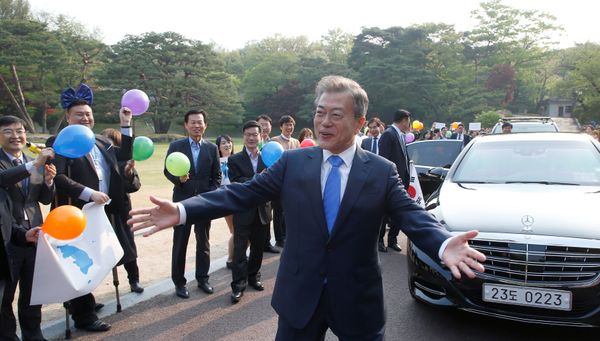 North Korea's Leader Kim Jong-un Meets South Korea's President Moon Jae-in North Korea's Leader Kim Jong-un Meets South Korea's President Moon Jae-in - Sputnik International