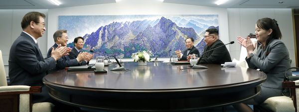 North Korea's Leader Kim Jong-un Meets South Korea's President Moon Jae-in North Korea's Leader Kim Jong-un Meets South Korea's President Moon Jae-in - Sputnik International