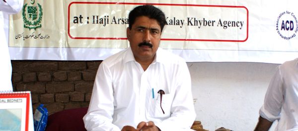 (File) This photograph taken on July 22, 2010, shows Pakistani surgeon Shakeel Afridi, who was working for CIA to help find Osama bin Laden, attending a Malaria control campaign in Khyber tribal district (File) This photograph taken on July 22, 2010, shows Pakistani surgeon Shakeel Afridi, who was working for CIA to help find Osama bin Laden, attending a Malaria control campaign in Khyber tribal district - Sputnik International