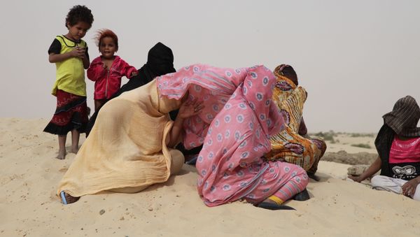 (File) In this photo taken on Thursday, Jan. 28, 2016, Tuareg woman and children gather near to homes that were burnt down, in Timbuktu , Mali (File) In this photo taken on Thursday, Jan. 28, 2016, Tuareg woman and children gather near to homes that were burnt down, in Timbuktu , Mali - Sputnik International
