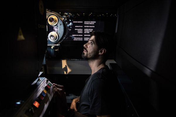 French Projectionist in Paris' Cinema - Sputnik International