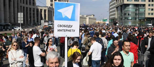 Participants of a rally against the Telegram messenger blocking on Sakharov Avenue in Moscow. Participants of a rally against the Telegram messenger blocking on Sakharov Avenue in Moscow. - Sputnik International