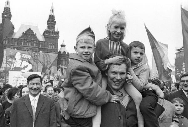 Peace, Labor, May! How Soviet People Celebrated International Worker's Day Peace, Labor, May! How Soviet People Celebrated International Worker's Day - Sputnik International