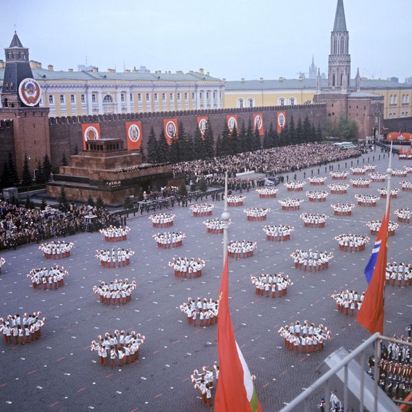 Peace, Labor, May! How Soviet People Celebrated International Worker's Day Peace, Labor, May! How Soviet People Celebrated International Worker's Day - Sputnik International