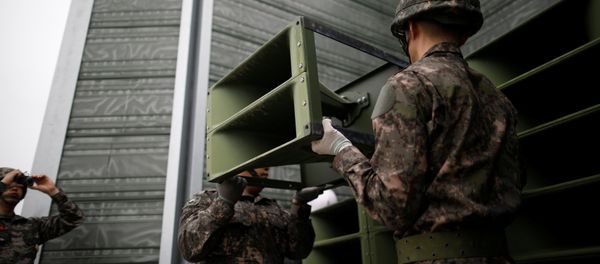 South Korean soldiers dismantle loudspeakers that were set up for propaganda broadcasts near the demilitarized zone separating the two Koreas in Paju, South Korea, May 1, 2018. South Korean soldiers dismantle loudspeakers that were set up for propaganda broadcasts near the demilitarized zone separating the two Koreas in Paju, South Korea, May 1, 2018. - Sputnik International