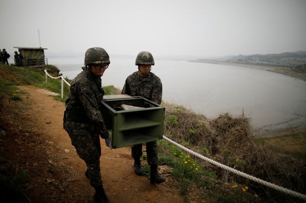 South Korean soldiers move loudspeakers that were set up for propaganda broadcasts near the demilitarized zone separating the two Koreas in Paju, South Korea, May 1, 2018. South Korean soldiers move loudspeakers that were set up for propaganda broadcasts near the demilitarized zone separating the two Koreas in Paju, South Korea, May 1, 2018. - Sputnik International