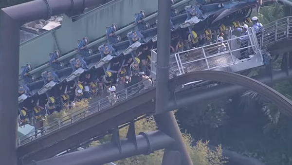 Glitch leaves riders on Universal Studios Japan ride hanging 100 feet in the air for two hours - Sputnik International