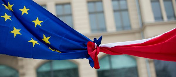 Knotted EU, left,  and Polish flags (File) - Sputnik International