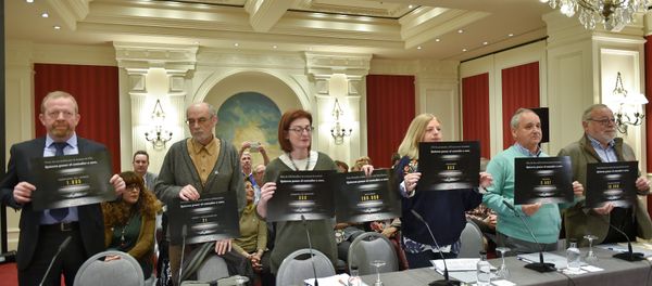 Consuelo Ordonez (3rdR), sister of Spanish Popular Party (PP) councilor Gregorio Ordonez killed by ETA, Maite Pagazaurtundua (C), sister of assassinated Joseba Pagazaurtundua, South East Fermanagh Foundation (SEFF) director Kenny Donaldson (L) hold placards during a press conference by the Association of the Victims of Terrorism of Basque Country (Covite) in the Spanish Basque city of San Sebastian on May 2, 2018. ETA is expected to announce its dissolution this weekend in a historic declaration Consuelo Ordonez (3rdR), sister of Spanish Popular Party (PP) councilor Gregorio Ordonez killed by ETA, Maite Pagazaurtundua (C), sister of assassinated Joseba Pagazaurtundua, South East Fermanagh Foundation (SEFF) director Kenny Donaldson (L) hold placards during a press conference by the Association of the Victims of Terrorism of Basque Country (Covite) in the Spanish Basque city of San Sebastian on May 2, 2018. ETA is expected to announce its dissolution this weekend in a historic declaration - Sputnik International