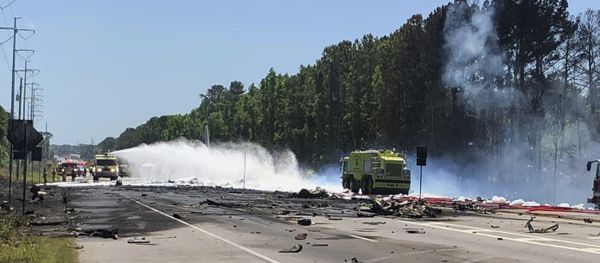 Emergency personnel work at the scene of an Air National Guard C-130 cargo plane that crashed near Savannah, Ga., Wednesday, May 2, 2018. - Sputnik International
