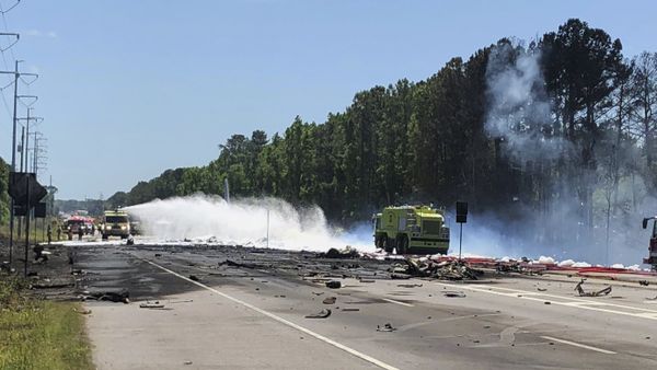 Emergency personnel work at the scene of an Air National Guard C-130 cargo plane that crashed near Savannah, Ga., Wednesday, May 2, 2018. - Sputnik International