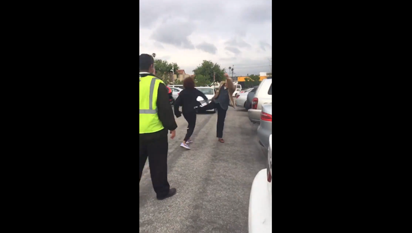 California resident goes on racist rant over bad parking job - Sputnik International