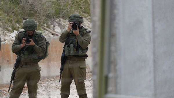 Israeli soldiers take pictures of construction work on a wall along the Israeli border, in the costal town of Naqoura, south Lebanon, Thursday, Feb. 8, 2018 - Sputnik International