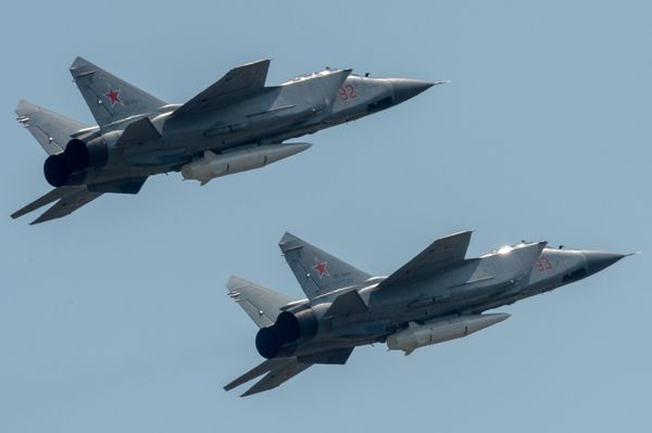 MiG-31s fitted with Kinzhals rehearsing for the Victory Day Parade outside Moscow. MiG-31s fitted with Kinzhals rehearsing for the Victory Day Parade outside Moscow. - Sputnik International