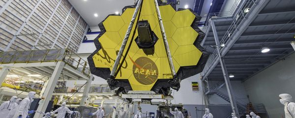 In this April 13, 2017 photo provided by NASA, technicians lift the mirror of the James Webb Space Telescope using a crane at the Goddard Space Flight Center in Greenbelt, Md. - Sputnik International