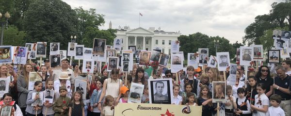 About 700 people walked from the White House to the WWII memorial during the Immortal Regiment March in Washington About 700 people walked from the White House to the WWII memorial during the Immortal Regiment March in Washington - Sputnik International