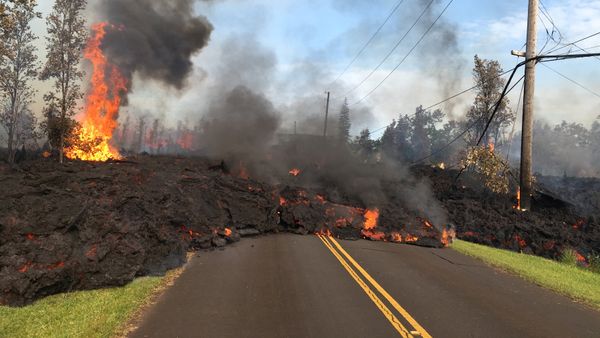 Lava advances along a street near a fissure in Leilani Estates, on Kilauea Volcano's lower East Rift Zone, Hawaii, the U.S., May 5, 2018 Lava advances along a street near a fissure in Leilani Estates, on Kilauea Volcano's lower East Rift Zone, Hawaii, the U.S., May 5, 2018 - Sputnik International