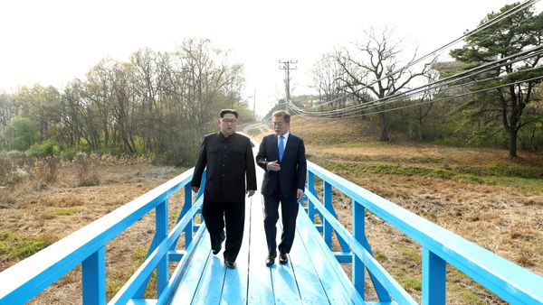 South Korean President Moon Jae-in and North Korean leader Kim Jong Un walk together at the truce village of Panmunjom inside the demilitarized zone separating the two Koreas, South Korea, April 27, 2018 South Korean President Moon Jae-in and North Korean leader Kim Jong Un walk together at the truce village of Panmunjom inside the demilitarized zone separating the two Koreas, South Korea, April 27, 2018 - Sputnik International