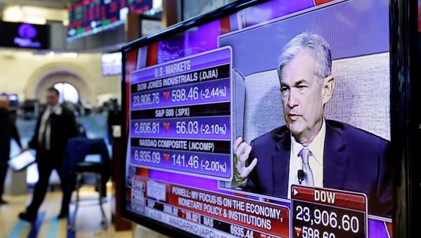 Federal Reserve Chairman Jerome Powell's speech at The Economic Club of Chicago, appears on a screen on the floor of the New York Stock Exchange, Friday, April 6, 2018 - Sputnik International