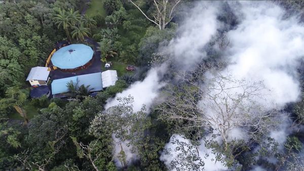 In this still frame taken from video, lava flows toward a home in the Puna District as a result of the eruption from Kilauea Volcano on Hawaii's Big Island, Friday, May 4, 2018 - Sputnik International