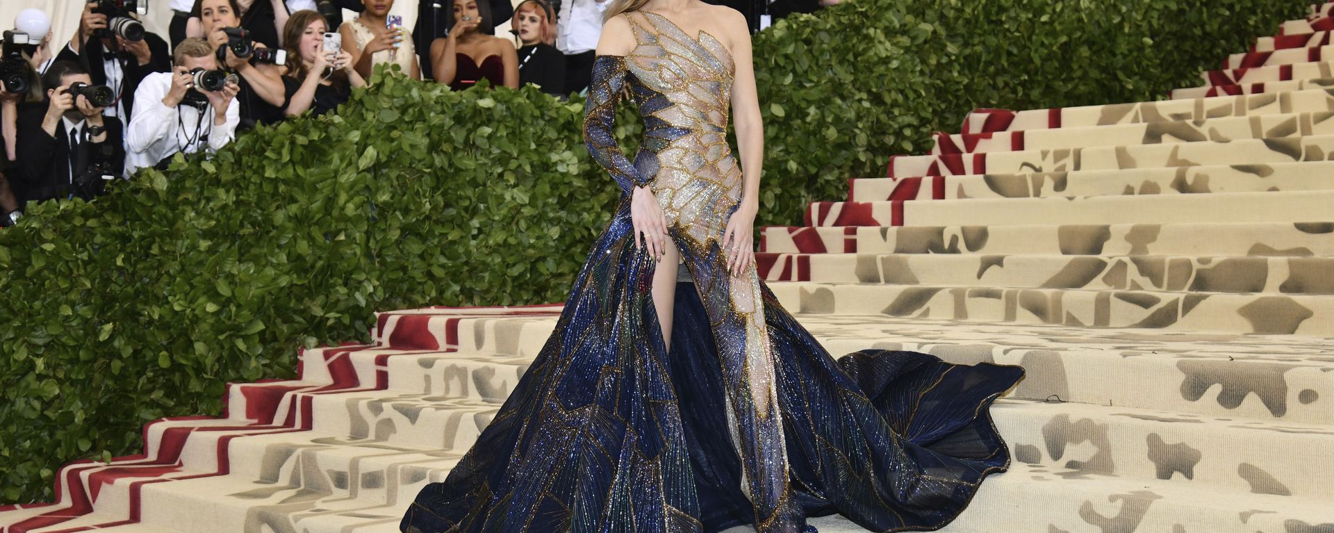 Супермодель Джиджи Хадид на балу Института костюма Met Gala 2018 в Нью-Йорке - Sputnik International, 1920, 29.10.2021