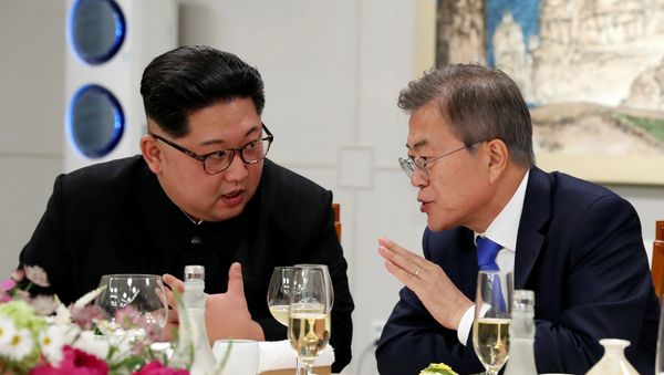 South Korean President Moon Jae-in and North Korean leader Kim Jong Un attend a banquet on the Peace House at the truce village of Panmunjom inside the demilitarized zone separating the two Koreas, South Korea, April 27, 2018 South Korean President Moon Jae-in and North Korean leader Kim Jong Un attend a banquet on the Peace House at the truce village of Panmunjom inside the demilitarized zone separating the two Koreas, South Korea, April 27, 2018 - Sputnik International