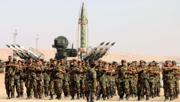 Soldiers from the self-styled army of Libyan Strongman Khalifa Haftar take part in a military parade in the eastern city of Benghazi on May 7, 2018, during which Haftar announced a military offensive to take from terrorists the city of Derna, the only part of eastern Libya outside his forces' control - Sputnik International